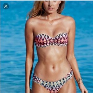 4 for $25⭐️VS Push-Up Bandeau Bikini Top